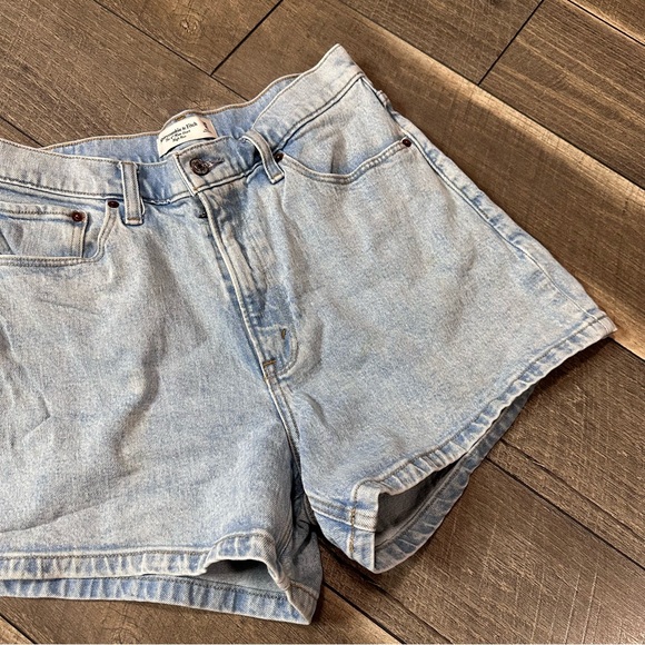 Abercrombie & Fitch 4” Hi Rise Mom Shorts - Picture 2 of 6